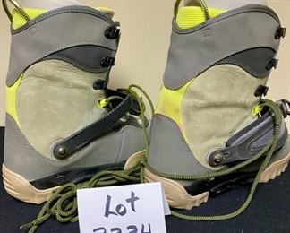 Lot 3334 $25.00 One pair of Men's Burton Freestyle SI	 Snowboard Boots, Size 10 