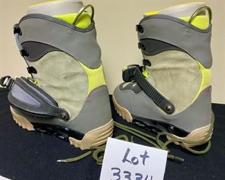 Lot 3334 $25.00 One pair of Men's Burton Freestyle SI	 Snowboard Boots, Size 10 