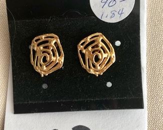 $90.00.   14k yellow gold freeform pierced earrings.  .5"
