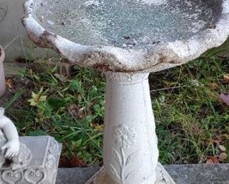 Cement bird bath No Cracks