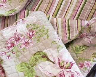 quilt/comforter with pillow shams