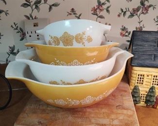 01 Pyrex Cinderella Nesting Bowls