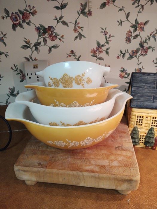 01 Pyrex Cinderella Nesting Bowls