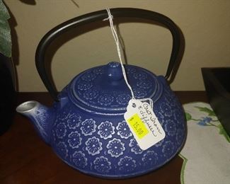 Cast Iron Teapot with diffuser insert