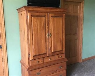 Master armoire and vizio tv 
