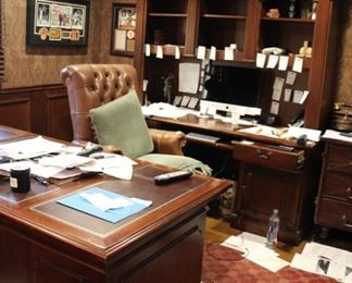 Hooker Large home office desk / hutch -Desk 72x 26d x  31 high 
Hutch above desk is 68w x 52Hx 15 deep Asking $550 (chair is not for sale)