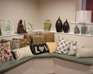 Throw pillows & accessories