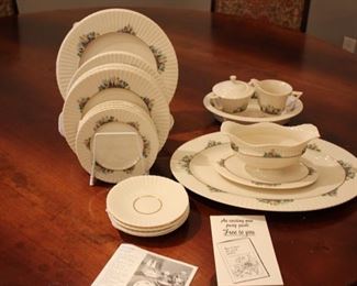 Lenox NEW set “Rutledge” service for 12 with serving pieces