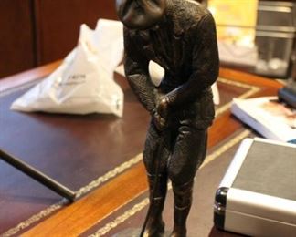 Bronze golfer