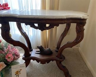 LR106 Marble Turtle Top Dog Table