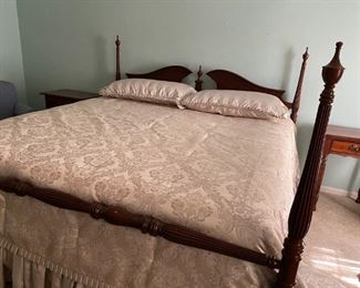 MB121 Four Poster Bed