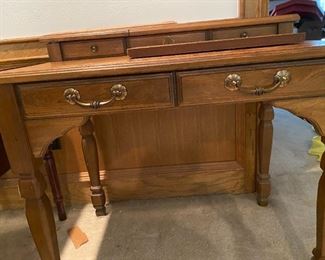 GR141   Sewing Table Misc