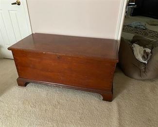 UB145   Wood Chest