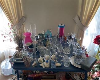 GW201   Various Glassware   >  Several other tables of similar type items are available 