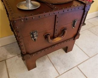 Storage chest table