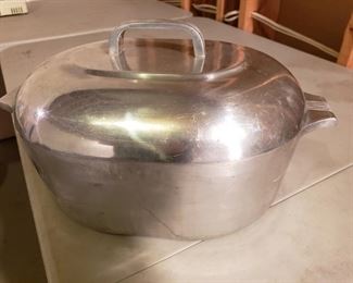 Great condition Wagner dutch oven