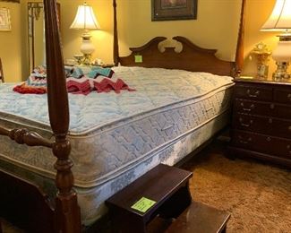 Link-Taylor mahogany queen size four poster bed with matching mahogany bed steps