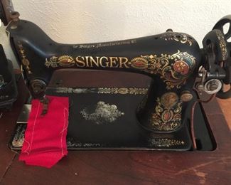 Antique Singer Sewing Machine, dated 1912 in cabinet with drawers and attachments. 