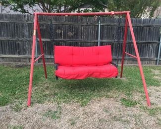 Swing with cushion