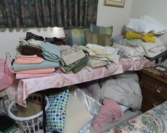 Linens - Towels - Bedspreads - Blankets