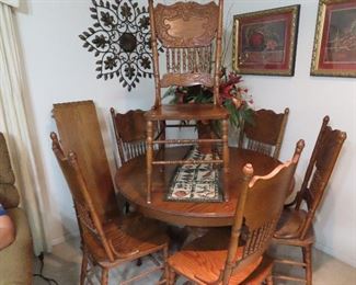 Oak Round Table with 6 Chairs