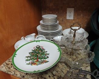 Christmas Cake Plate - China Set