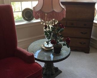 #36 Vintage side table, great base. Prism table lamp with pink shade