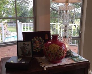 Lucky Lion, beautiful vase, vintage prism crystal lamp