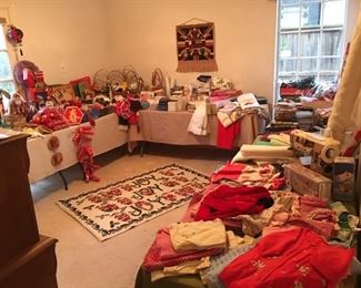 Downstairs seasonal room