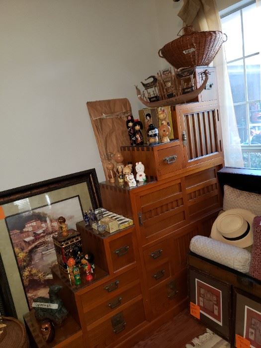Tansu Cabinet-1st way to display
Japanesse Collectiables
