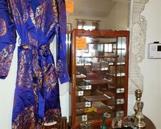 Boho Mirror
Japanese Clothing
Unique Display Box
Cricket Boxes