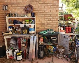 Potting Stand
Yard Items 