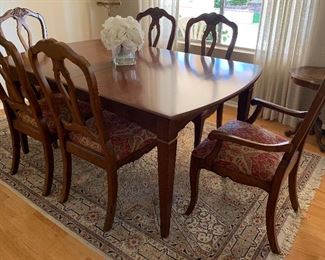 Vintage Ethan Allen Dining Room Table w 4 Side Chairs and 2 Arm Chairs 67 1/2 x 42 + 2 leaves @ 19" each 