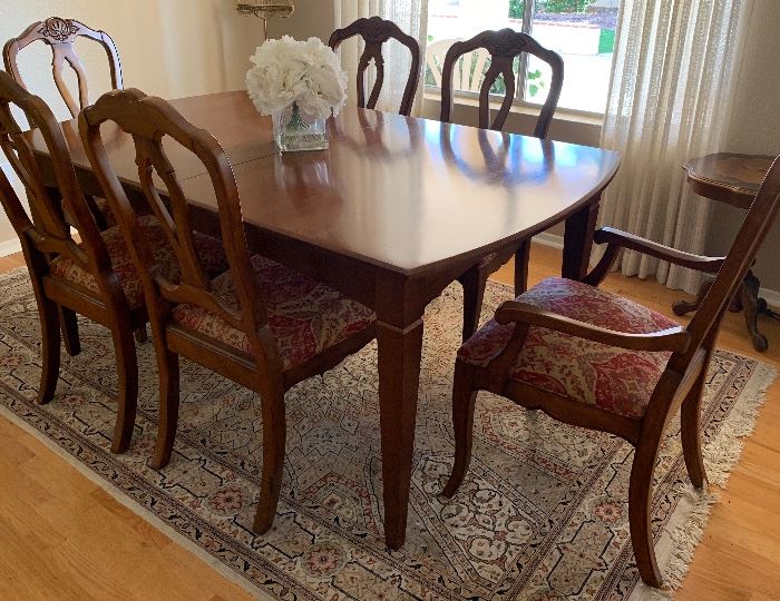 Vintage Ethan Allen Dining Room Table w 4 Side Chairs and 2 Arm Chairs 67 1/2 x 42 + 2 leaves @ 19" each 