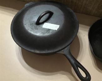 Iron skillet with lid 