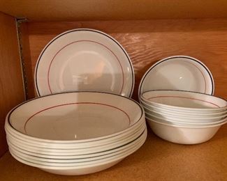 Corral soup and salad bowls