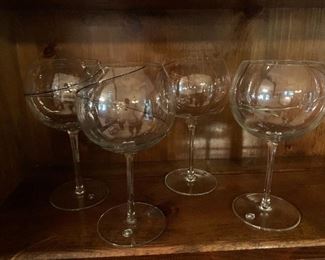 Swirl design wine glasses