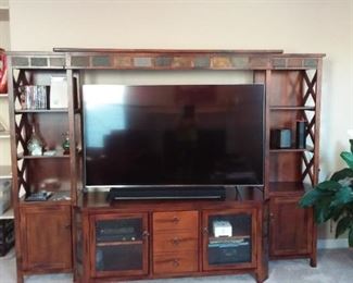 Entertainment center