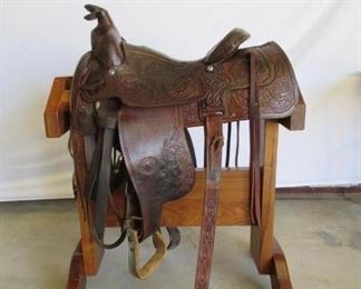 202	

Hereford Brand Western Ranch Saddle
15" Hereford Brand Tex Tan of Yoakum Western Ranch Saddle. 15 inch seat. Saddle complete with breast collar, latigo, cinch and string ties. Saddle is in using condition.