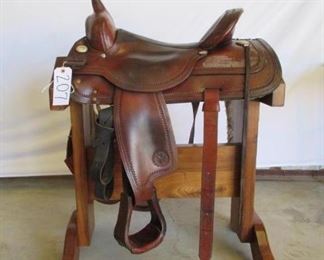 207	

Circle "Y" Park and Trail Saddle
Circle "Y" 16 1/2" Park and Trail saddle is complete with breast collar, front and back cinches, along with string ties. Saddle is in great working condition. No. 155126011101