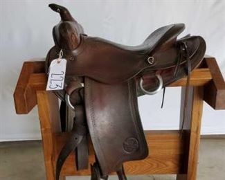 223
Vintage Bear Valley Western Saddle
15" Vintage Bear Valley Western Saddle of Denver. Has breast collar and front cinch. Bear Valley makers mark. In working condition.