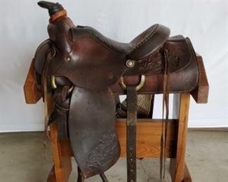 224
Western Saddle King of Texas Roping Saddle
15" Western Saddle King of Texas Roping Saddle. Has its complete rigging. Vintage conchos. Has a makers mark. In working condition.