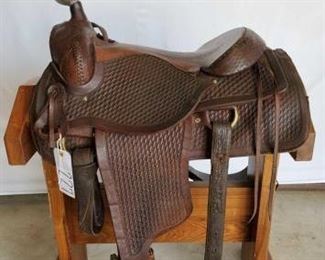 227
Pioneer Roping Saddle
16" Pioneer Roping Saddle. Has complete rigging and in working condition