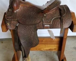 230
Western Roping Saddle
15" Western Roping Saddle with white buck stitching. Breast collar and front cinch. Seat needs minor repair, see photos, otherwise in working condition.