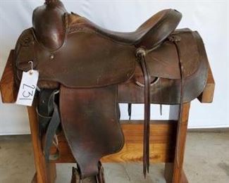 231
Ozark Western Roping Saddle
16" Ozark Saddle King, Waco, Texas. Western Roping Saddle. Has some vintage conchos. Has makers mark. In using condition.
