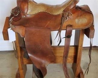 267
William M Porter Western Saddle
15 1/2" William M Porter , Phoenix, Arizona Western Saddle. Saddle seat in good condition. Needs some repair. Has a torn fender. Latigo and front cinch.