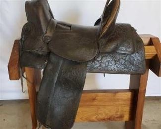 272
Antique Cowboy Mape's Porterville Ca. Saddle
14 1/2" Antique Cowboy Mape's Porterville Ca. Saddle. Made in the 1888 or before. 5" pencil roll cantle.