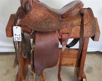 275
Cowboy Rope Saddle with Buck Stitching
15" Cowboy Rope Saddle with lots of buck stitching. Long string ties and ready to ride with a couple of parts.