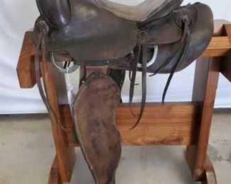 280
Ole Cowboy Western Saddle
14 1/2" Ole cowboy western saddle. Vintage conchos. Needs parts and repairs. Great home decor.