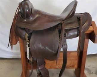 248
Ole Custom Cowboy Saddle
16" Ole Custom Cowboy Saddle. 5" pencil roll cantle. This is a nice collector saddle. Can't read the makers mark. See in pictures. In good condition.